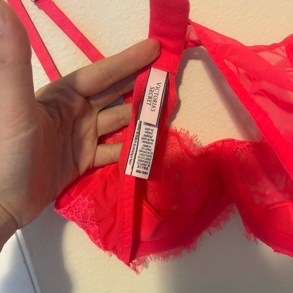 Victoria’s Secret Lace Demi Bra 💖✨ Size 36B - Picture 5 of 5